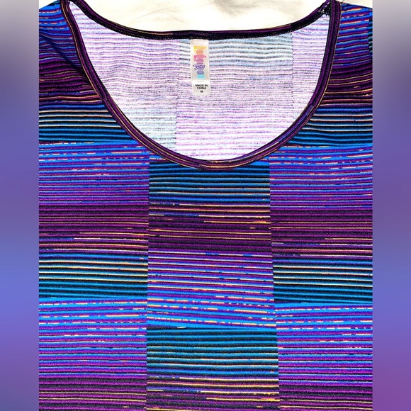 LuLaRoe Classic T-Shirt Size M - Picture 2 of 5